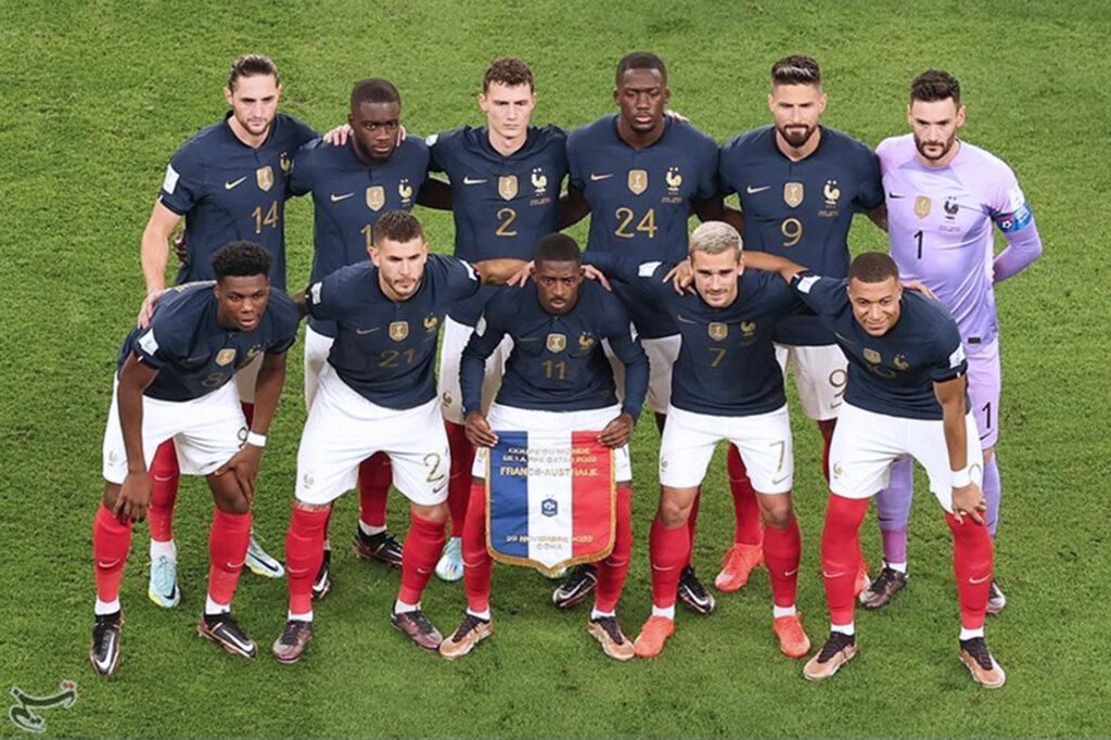 Equipe de Football France qui pose avant le début du match Australie-France durant la coupe du monde FIFA 2022 au Qatar.